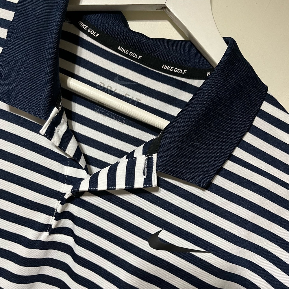 NIKE Golf Shirt - Picture 4 of 6